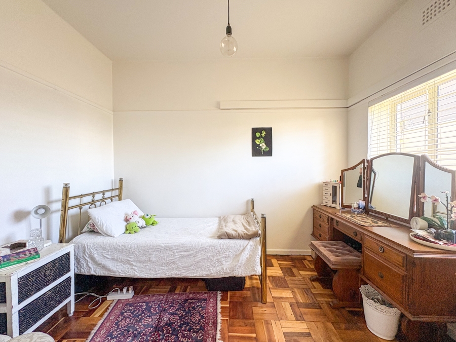 2 Bedroom Property for Sale in Vredehoek Western Cape